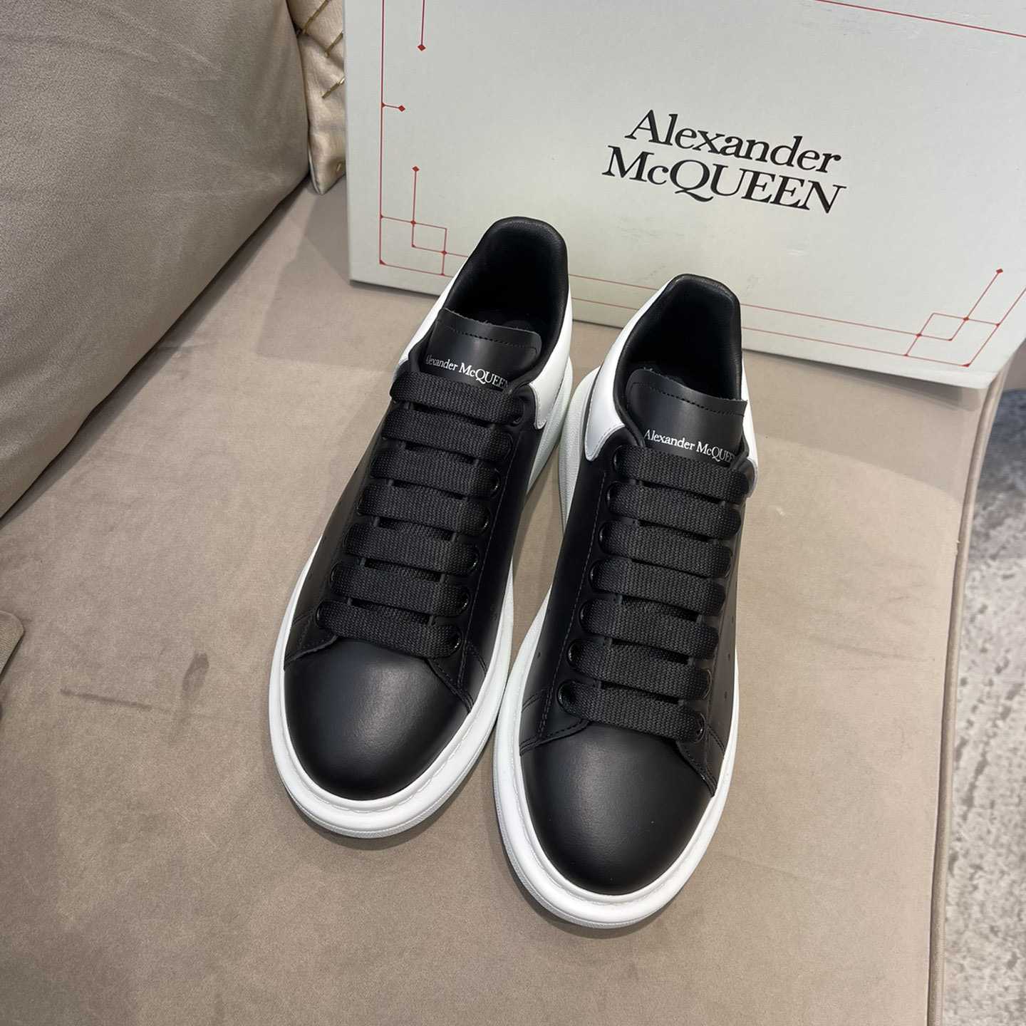 Alexander Mqueen – Übergroßer Sneaker in Schwarz/Weiß - EUR FASHION