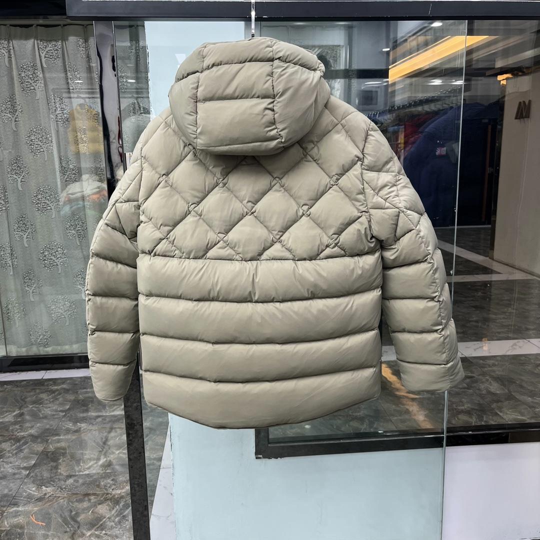 Moncler Wattierte Jacke mit Kapuze - EUR FASHION