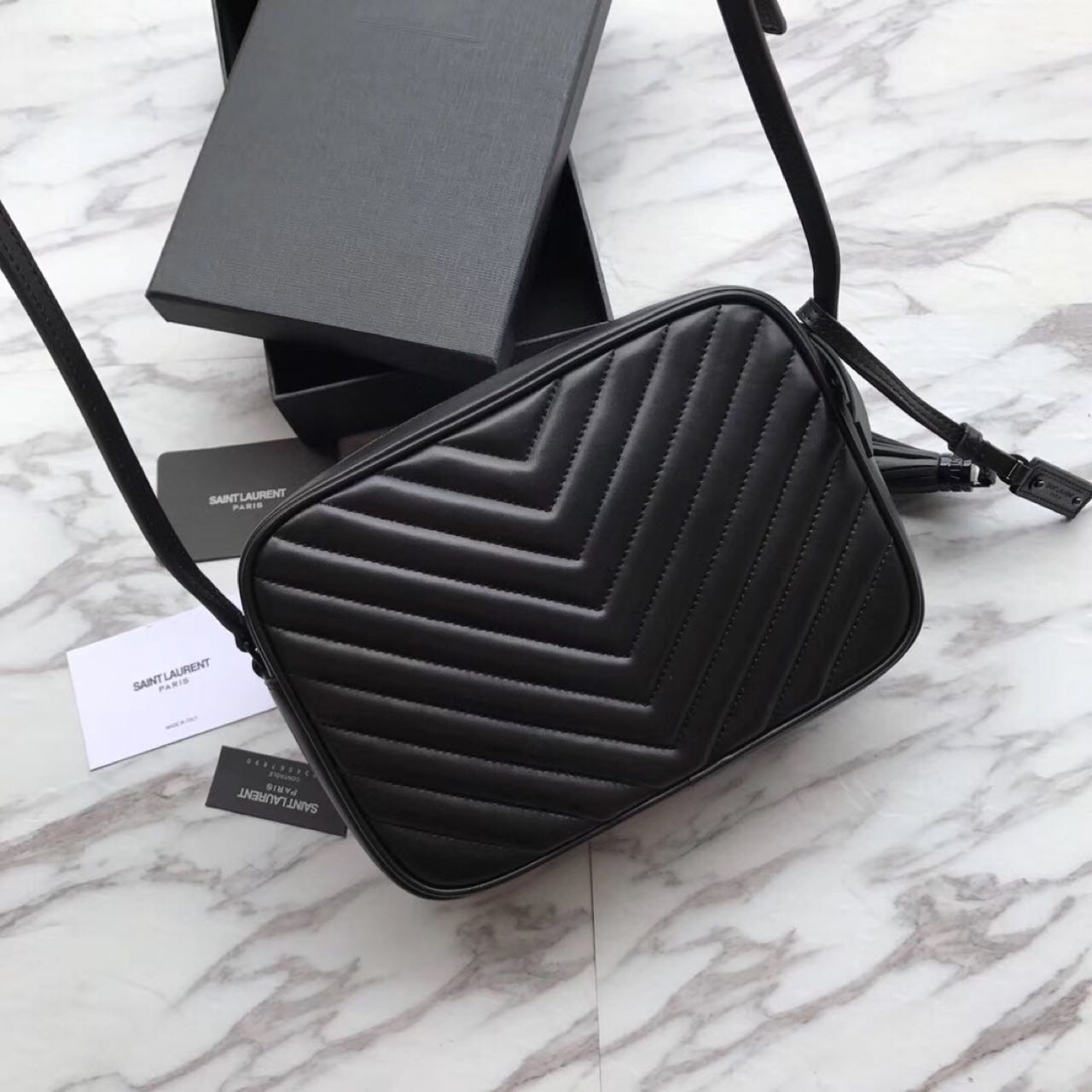 Saint Laurent Umhängetasche aus schwarzem Leder (23-16-6 cm) - EUR FASHION
