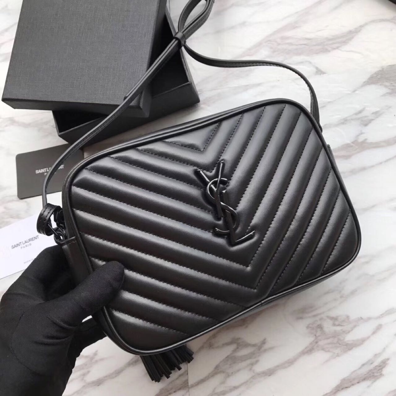 Saint Laurent Umhängetasche aus schwarzem Leder (23-16-6 cm) - EUR FASHION