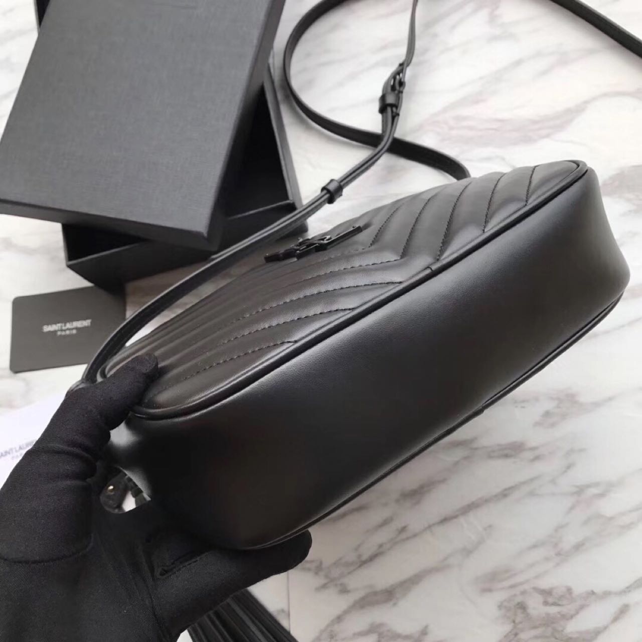 Saint Laurent Umhängetasche aus schwarzem Leder (23-16-6 cm) - EUR FASHION