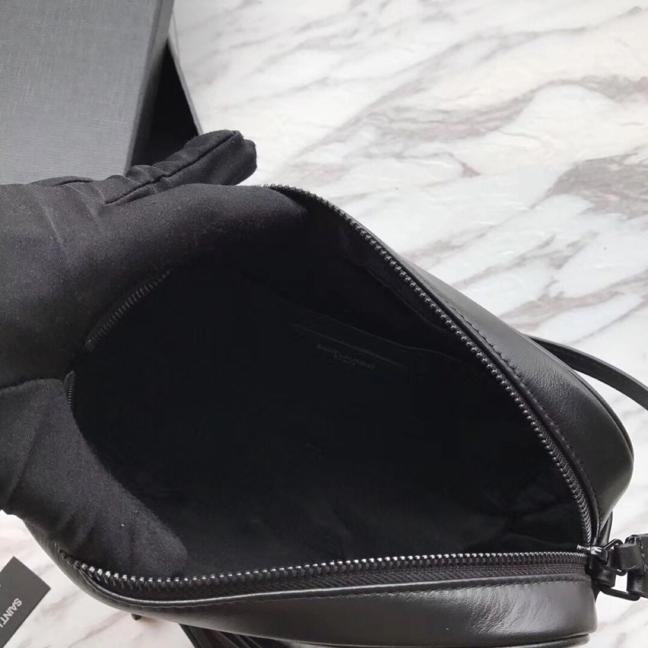 Saint Laurent Umhängetasche aus schwarzem Leder (23-16-6 cm) - EUR FASHION