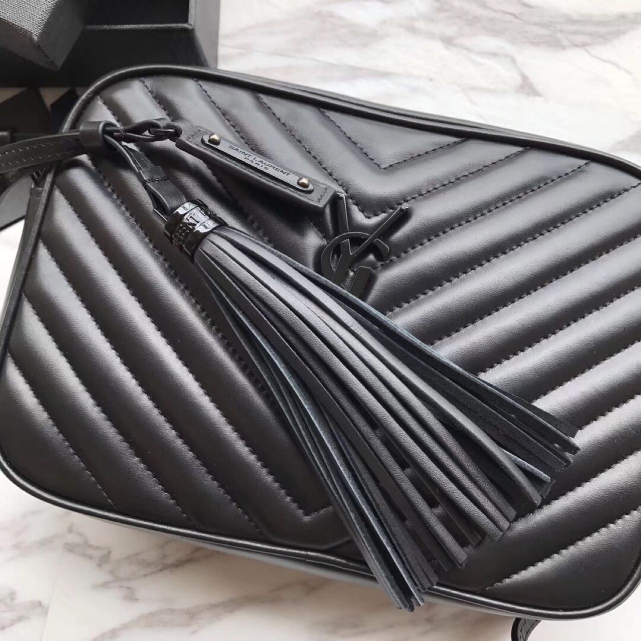 Saint Laurent Umhängetasche aus schwarzem Leder (23-16-6 cm) - EUR FASHION