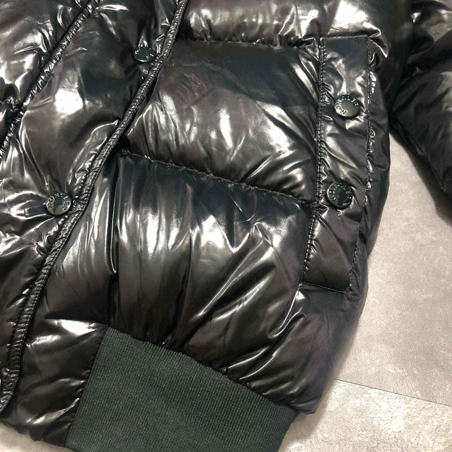 Moncler kurze Daunenjacke - EUR FASHION