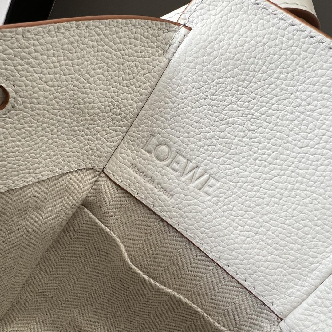 Loewe Mini Hammock Kordelzug aus weichem, genarbtem Kalbsleder - EUR FASHION