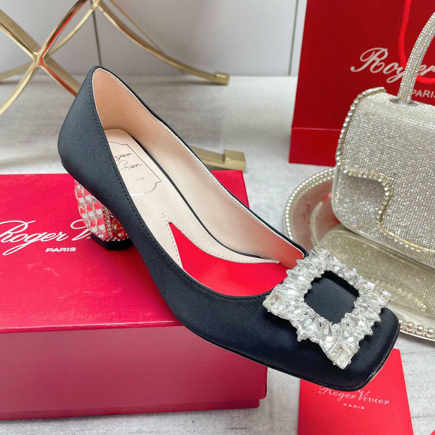 Roger Vivier Pumps mit Strassschnalle und Juwelenabsatz aus Satin - EUR FASHION