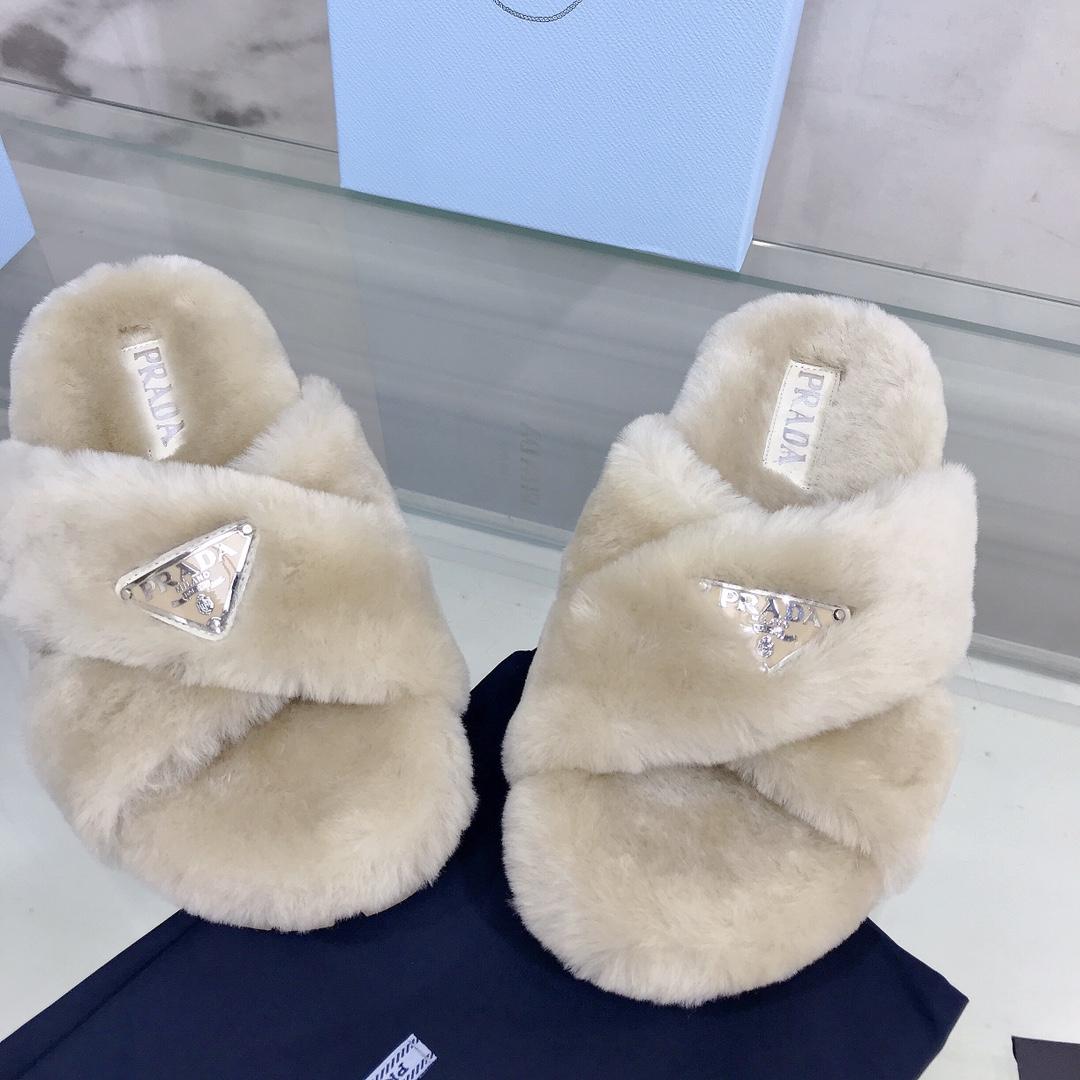 Prada Shearling-Sandalen - EUR FASHION