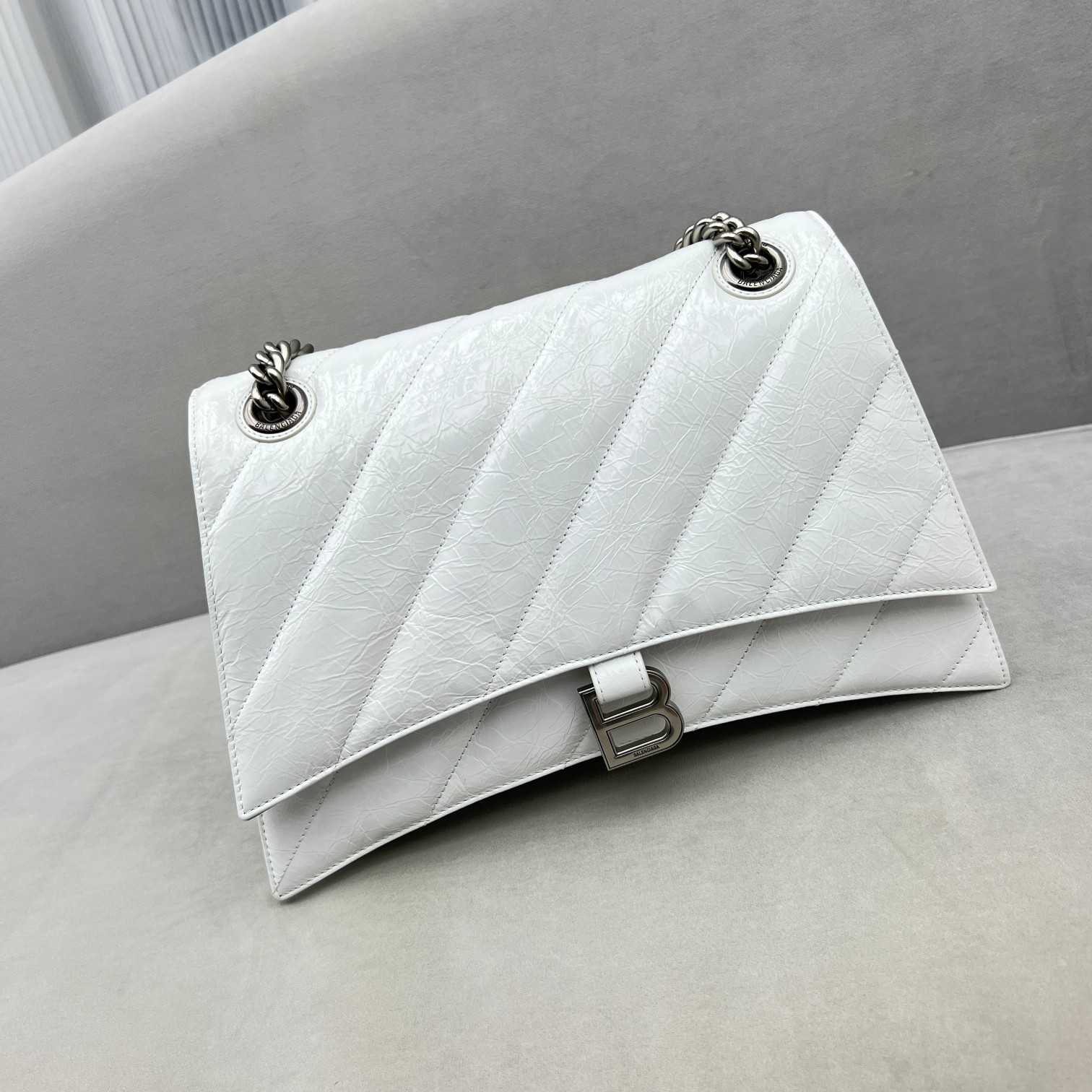 Balenciaga Damen Crush Medium Chain Bag gesteppt in Optikweiß (31-20-12 cm) - EUR FASHION