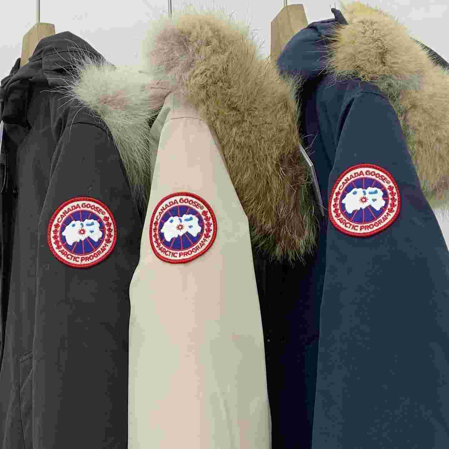 Lange Daunenjacke von Canada Goose - EUR FASHION