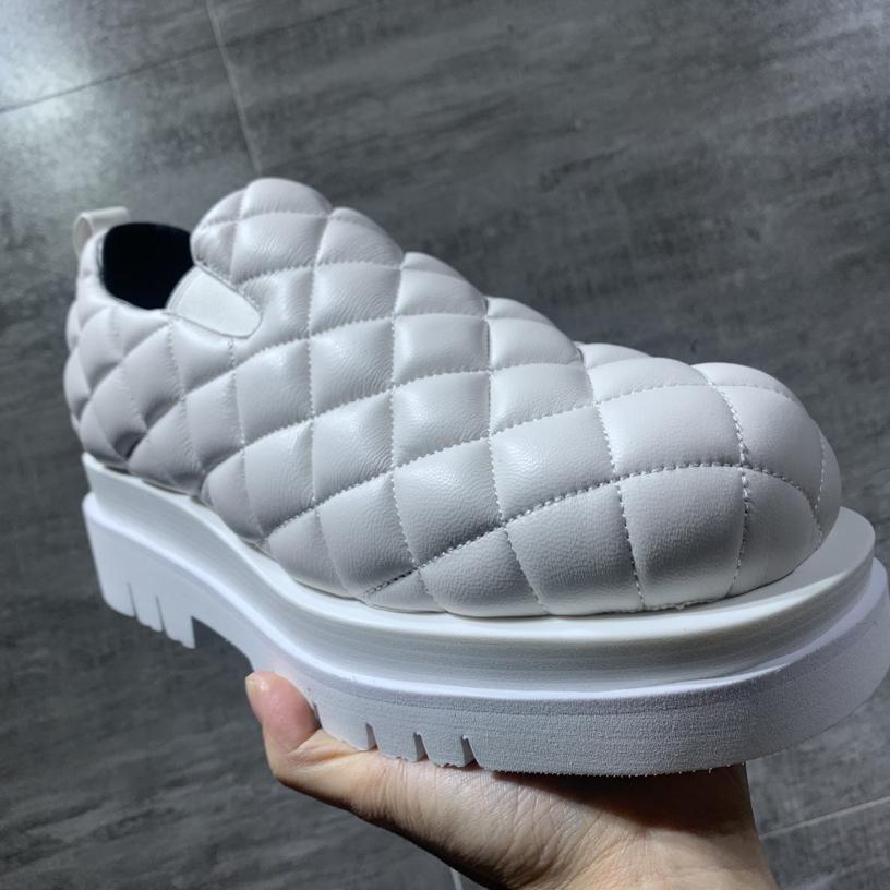 Weiße gesteppte Slip-On-Schuhe für Herren von Bottega Veneta - EUR FASHION