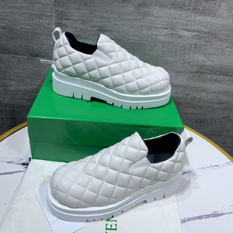 Weiße gesteppte Slip-On-Schuhe für Herren von Bottega Veneta - EUR FASHION