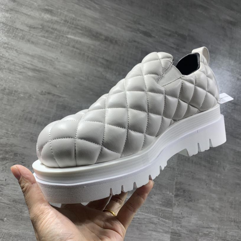 Weiße gesteppte Slip-On-Schuhe für Herren von Bottega Veneta - EUR FASHION