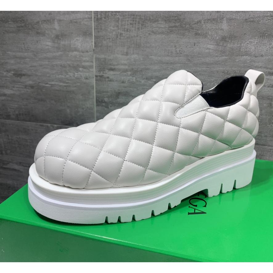 Weiße gesteppte Slip-On-Schuhe für Herren von Bottega Veneta - EUR FASHION