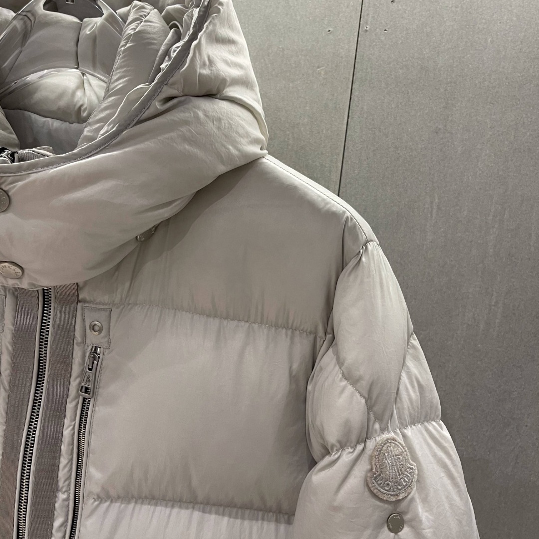 Moncler kurze Daunenjacke - EUR FASHION