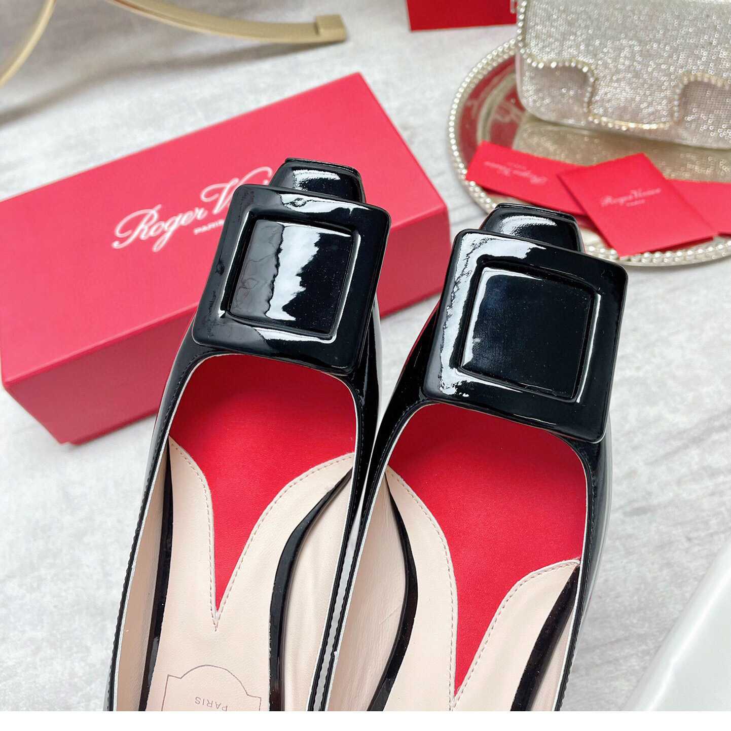 Roger Vivier Ballerinas mit Strass-Absatz und Schnalle aus Lackleder - EUR FASHION