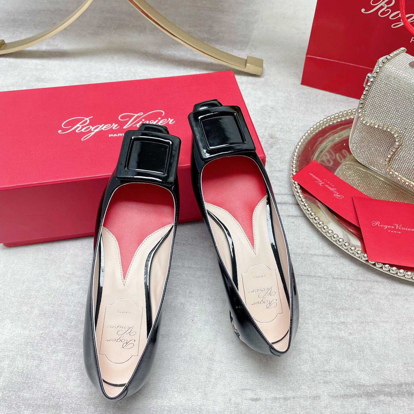 Roger Vivier Ballerinas mit Strass-Absatz und Schnalle aus Lackleder - EUR FASHION