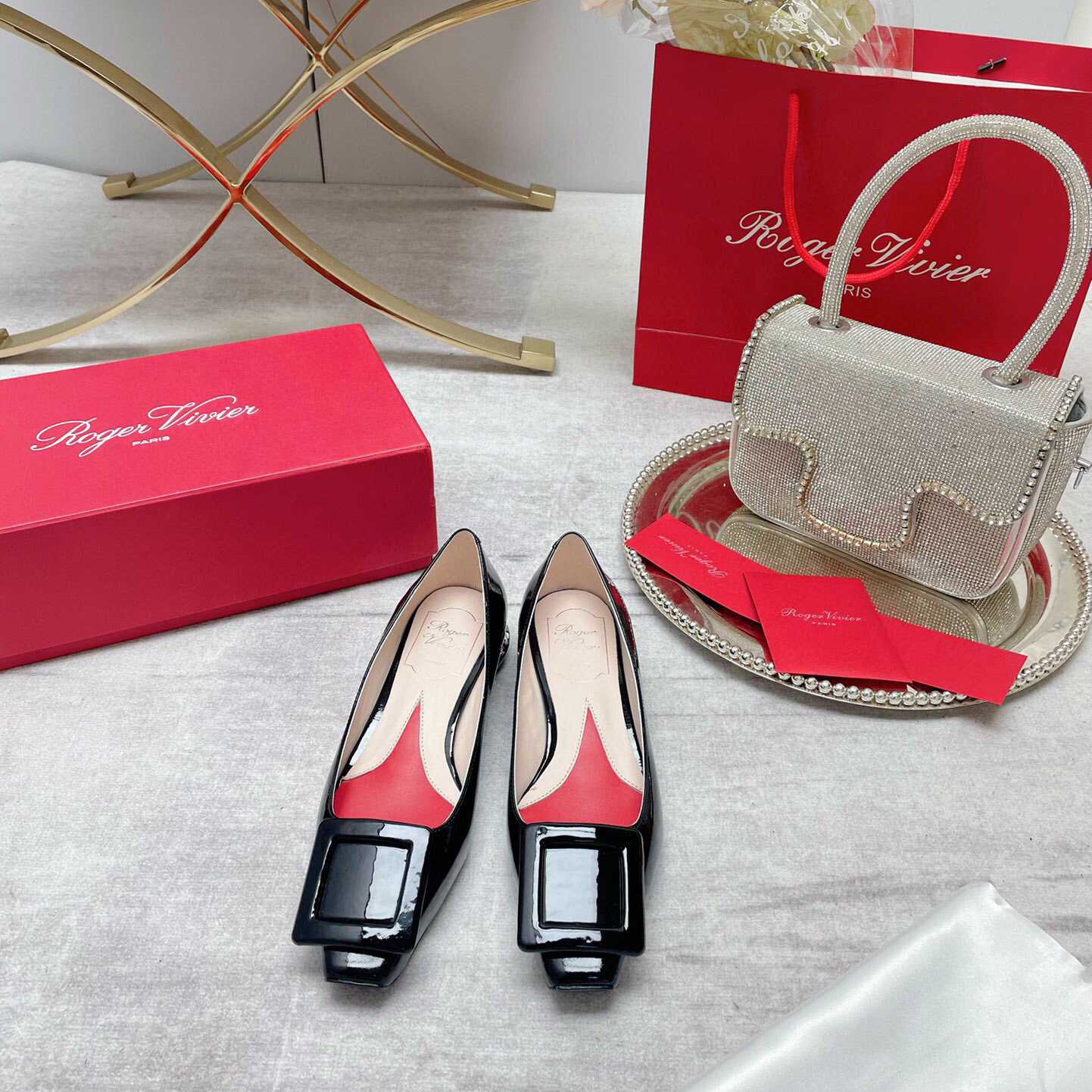 Roger Vivier Ballerinas mit Strass-Absatz und Schnalle aus Lackleder - EUR FASHION