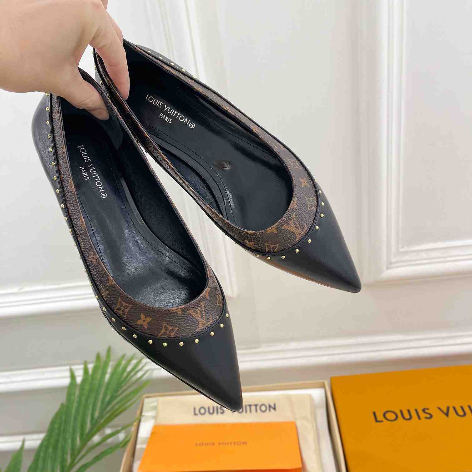 Louis Vuitton Signature Flat Ballerina 1AACKB - EUR FASHION
