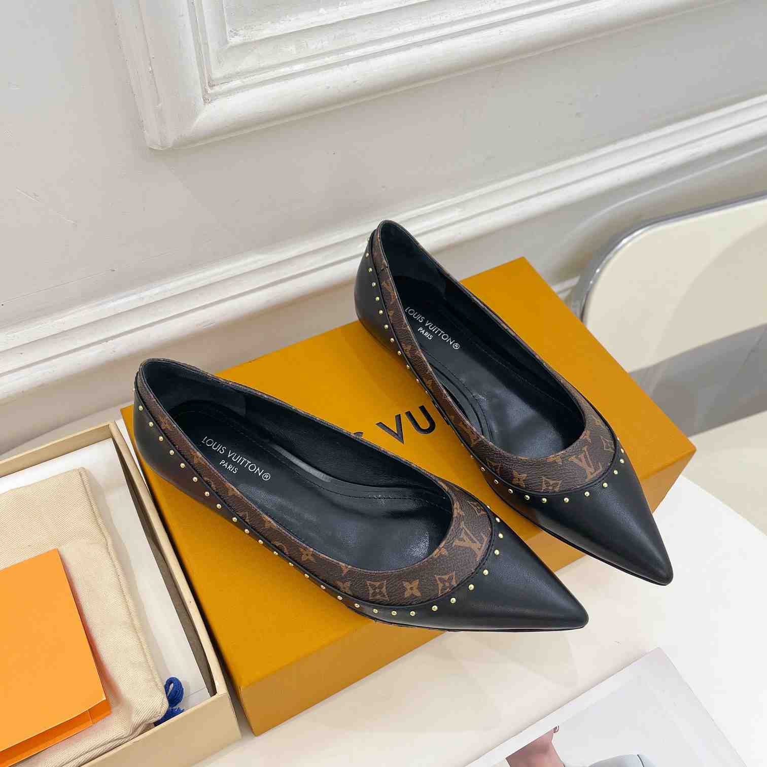 Louis Vuitton Signature Flat Ballerina 1AACKB - EUR FASHION