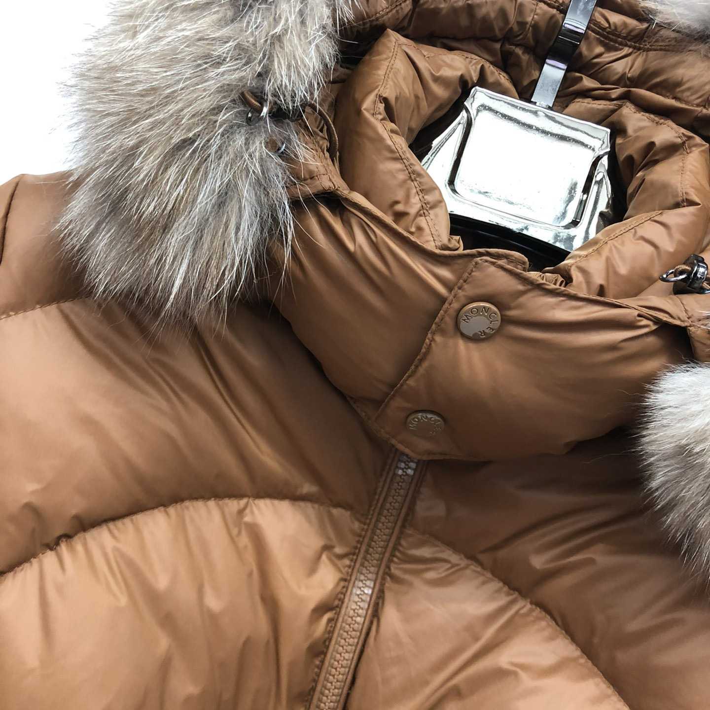 Moncler kurze Daunenjacke - EUR FASHION
