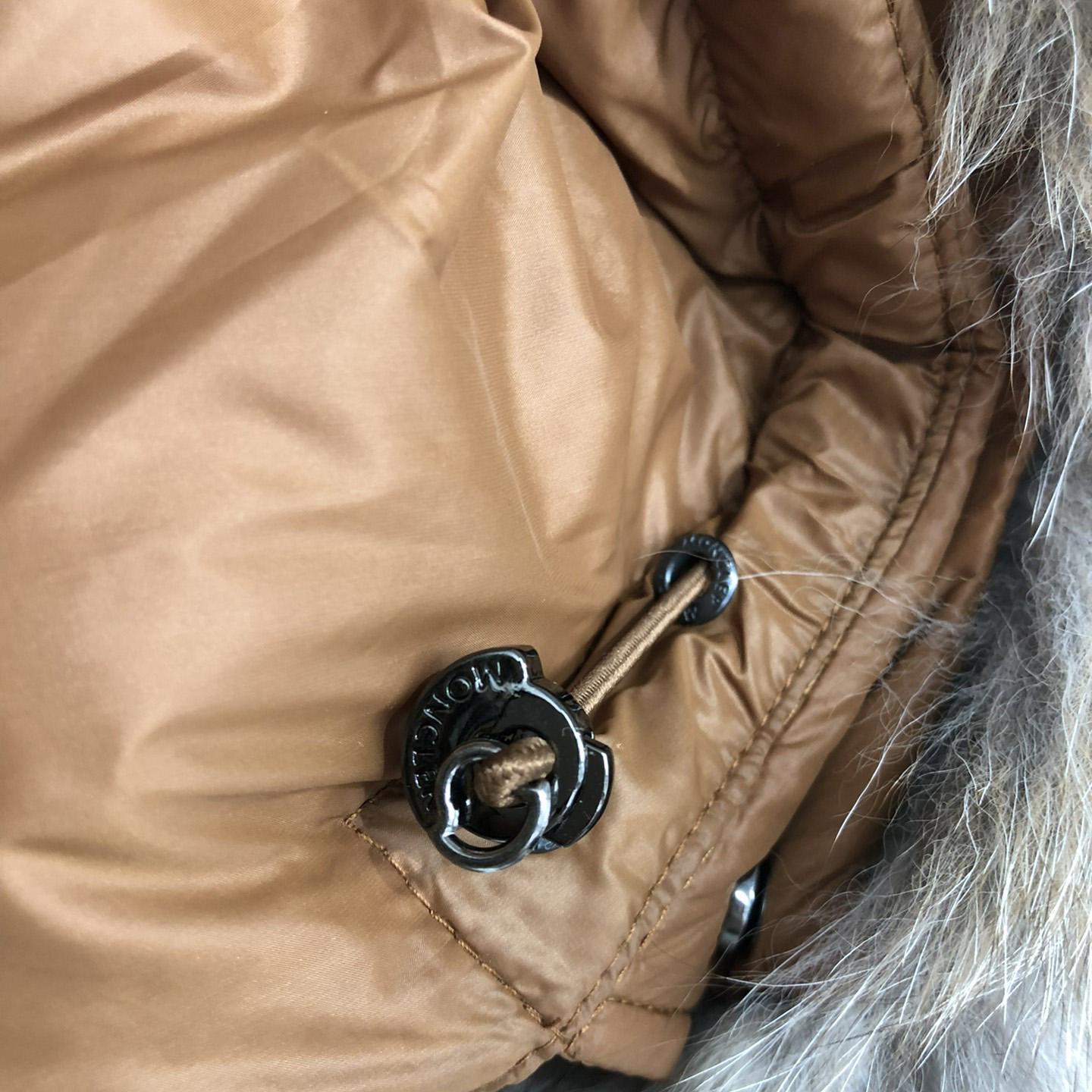 Moncler kurze Daunenjacke - EUR FASHION