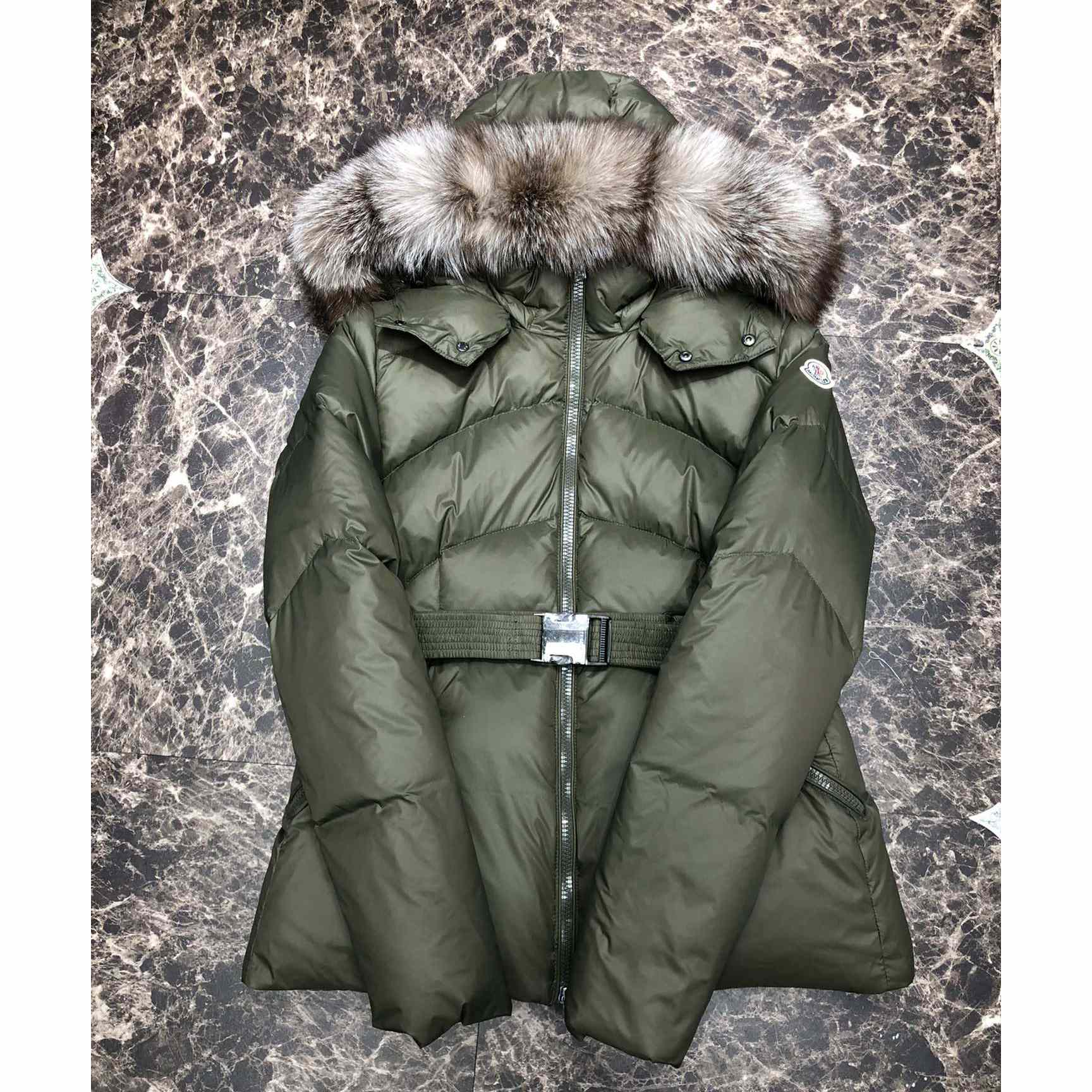 Moncler kurze Daunenjacke - EUR FASHION