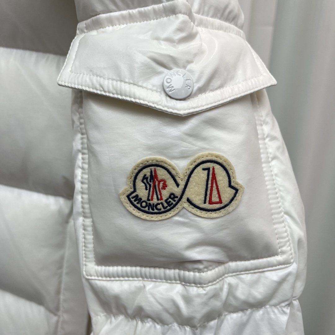 Moncler Maya 70 kurze Daunenjacke - EUR FASHION