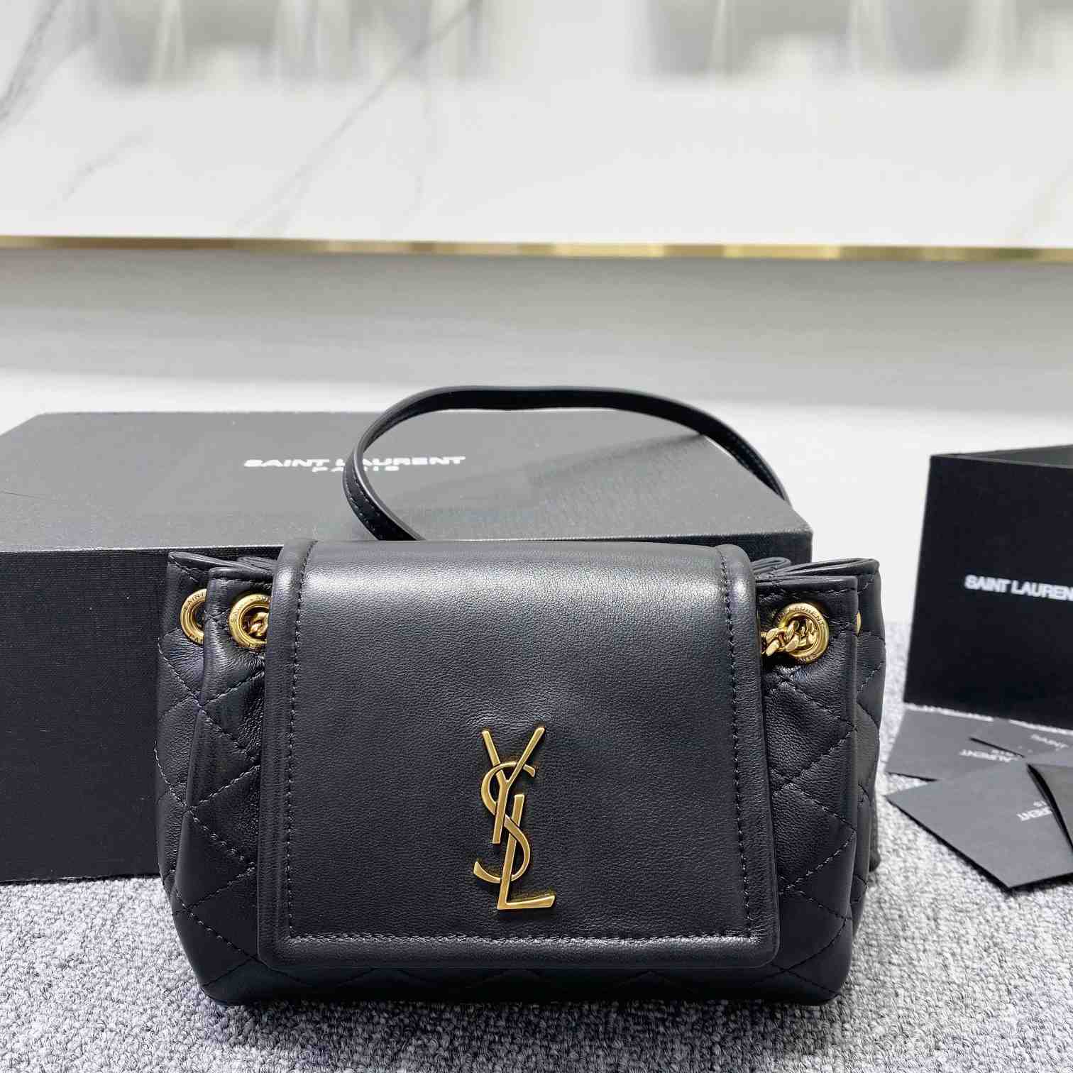 Saint Laurent Mini Nolita aus Lammleder - EUR FASHION