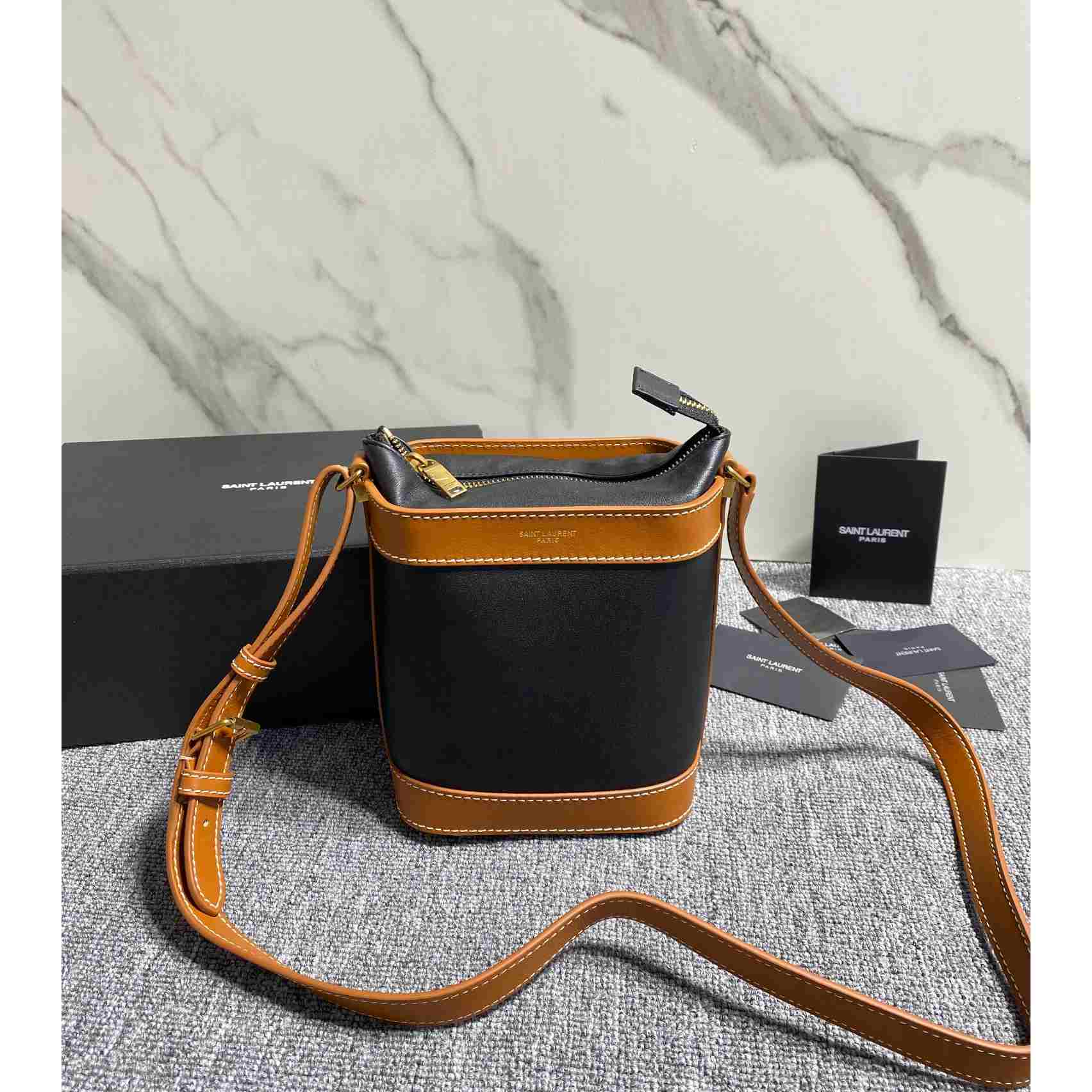 Saint Laurent Apile Bucket Umhängetasche aus Glattleder - EUR FASHION