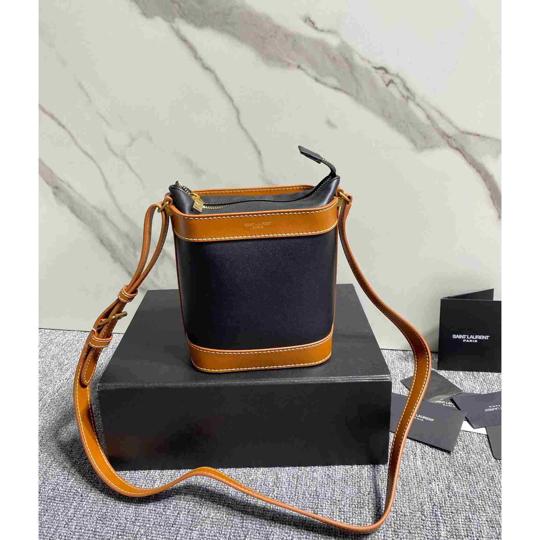 Saint Laurent Apile Bucket Umhängetasche aus Glattleder - EUR FASHION