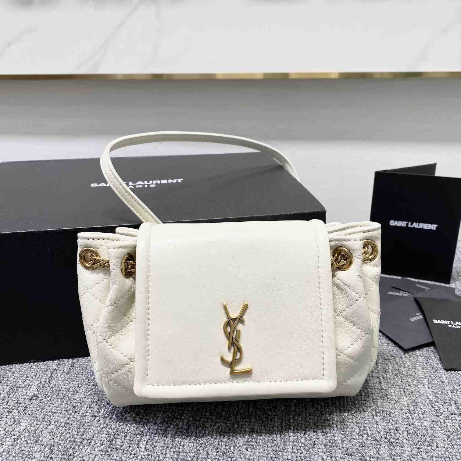 Saint Laurent Mini Nolita aus Lammleder - EUR FASHION