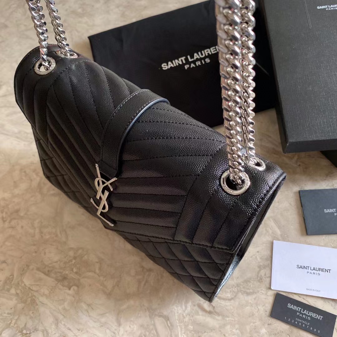 Saint Laurent Envelope Medium Chain Bag aus geprägtem Matelasse-Leder mit Grain-de-Poudre-Prägung - EUR FASHION