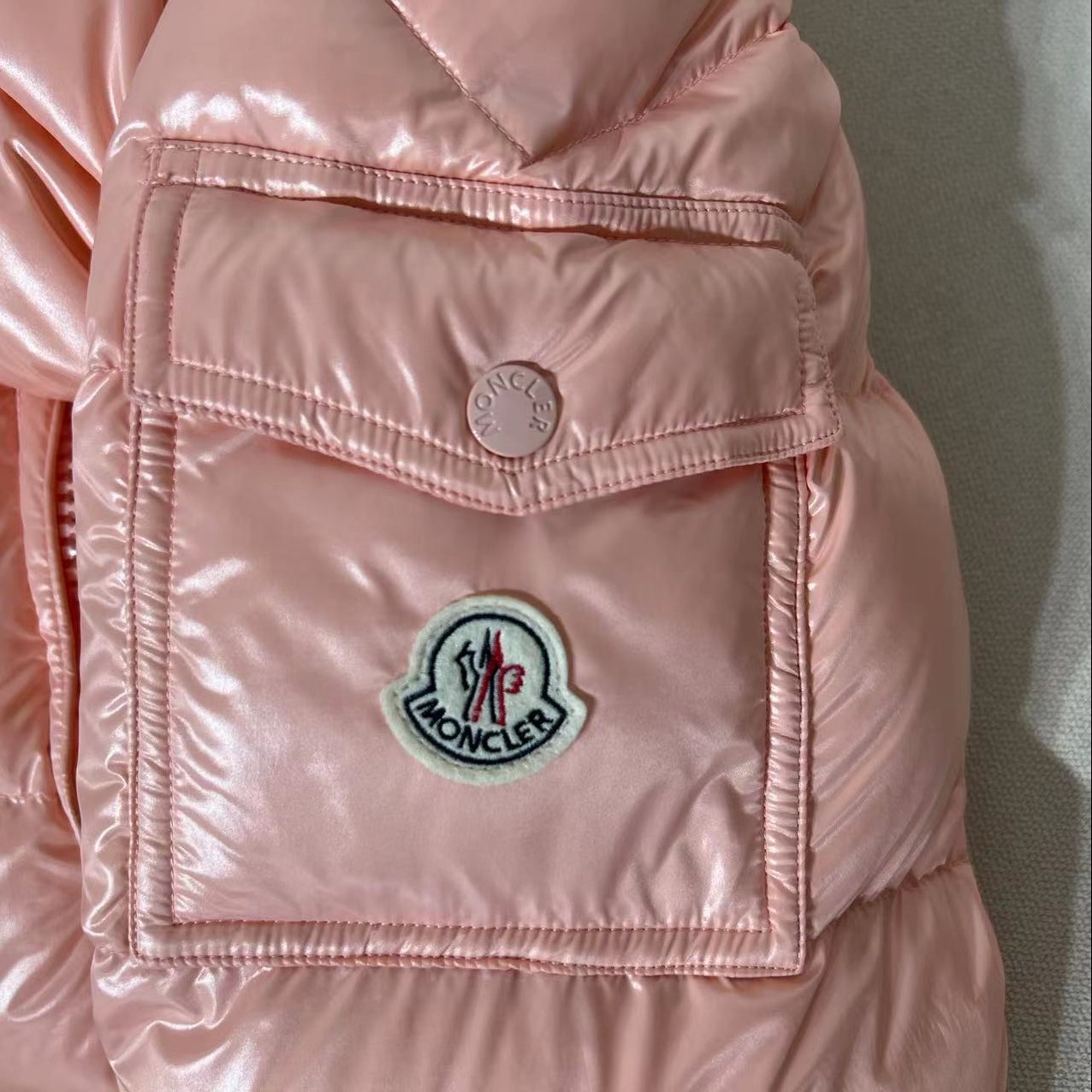 Moncler kurze Daunenjacke - EUR FASHION