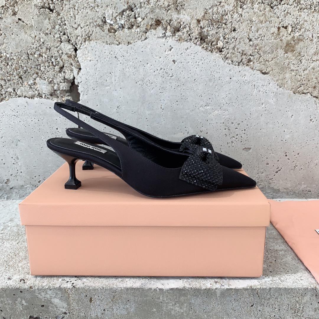 Miu Miu Slingback-Pumps aus Satin - EUR FASHION