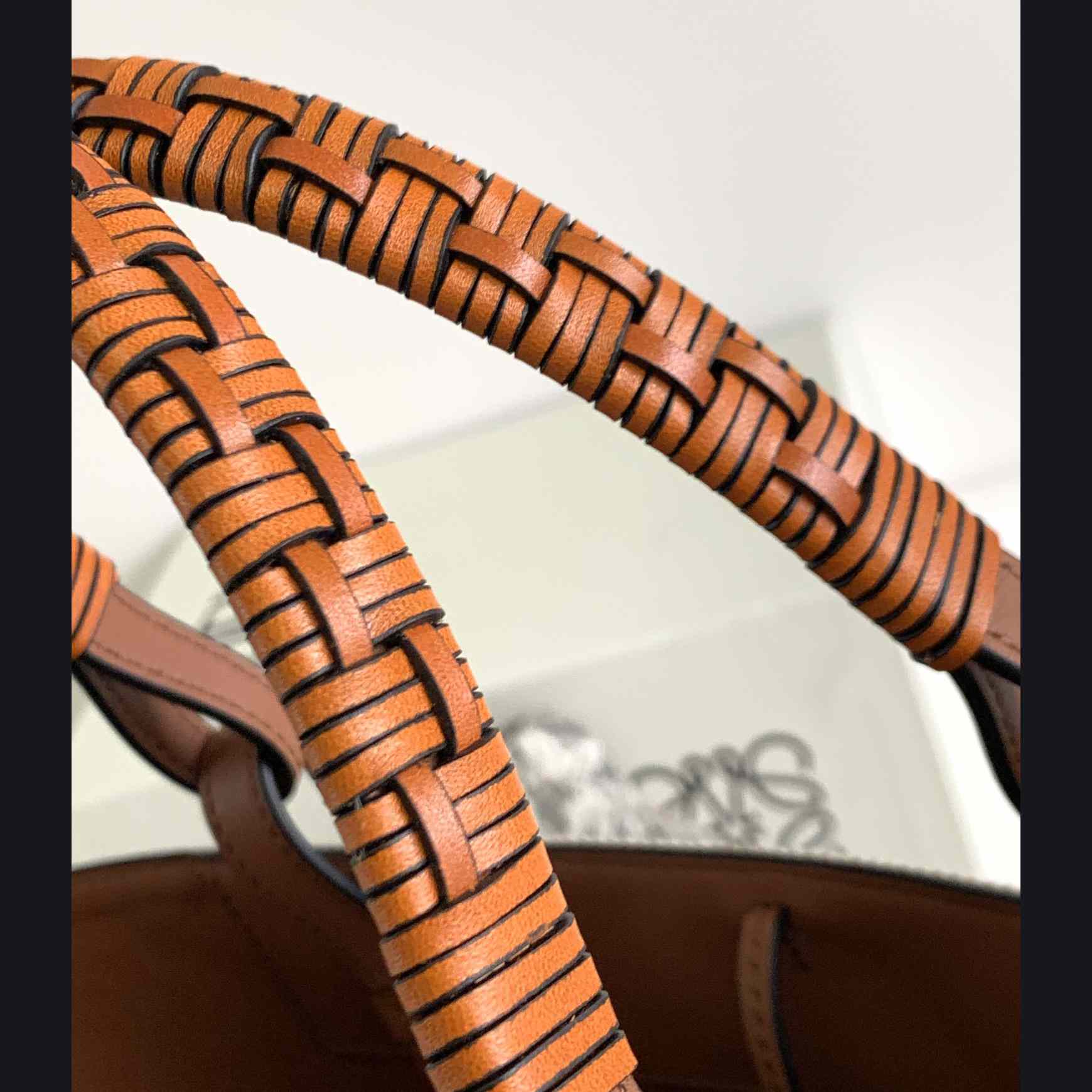 Kleine Anagram-Tragetasche von Loewe aus Jacquard und Kalbsleder - EUR FASHION