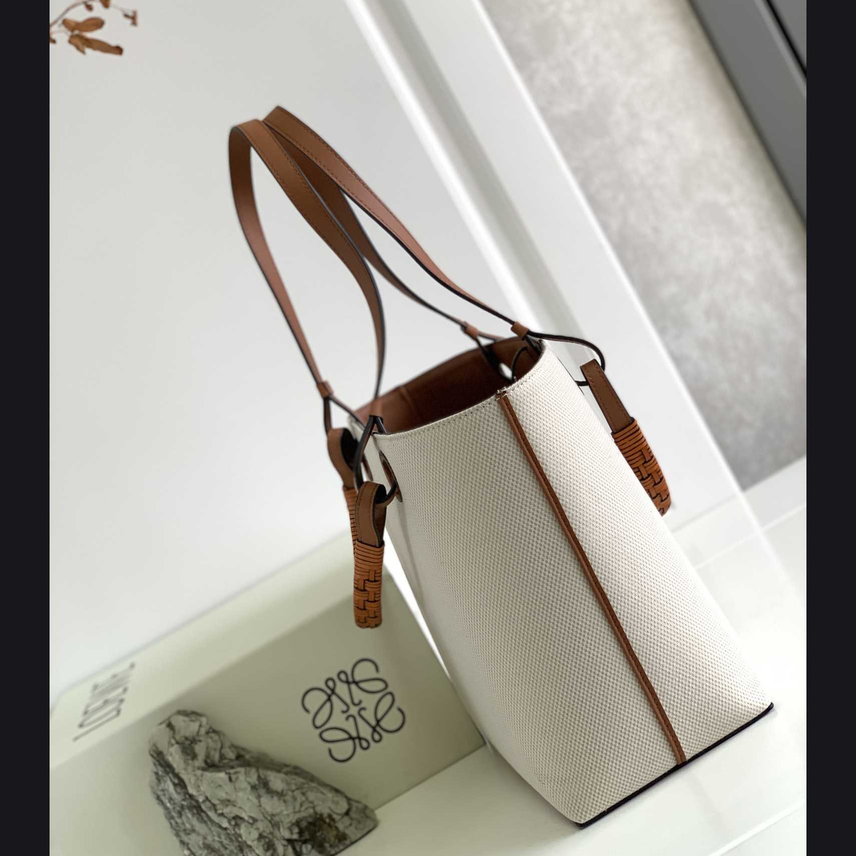 Kleine Anagram-Tragetasche von Loewe aus Jacquard und Kalbsleder - EUR FASHION