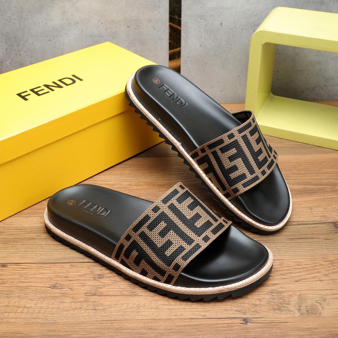 Pantoletten mit Fendi-FF-Logo - EUR FASHION