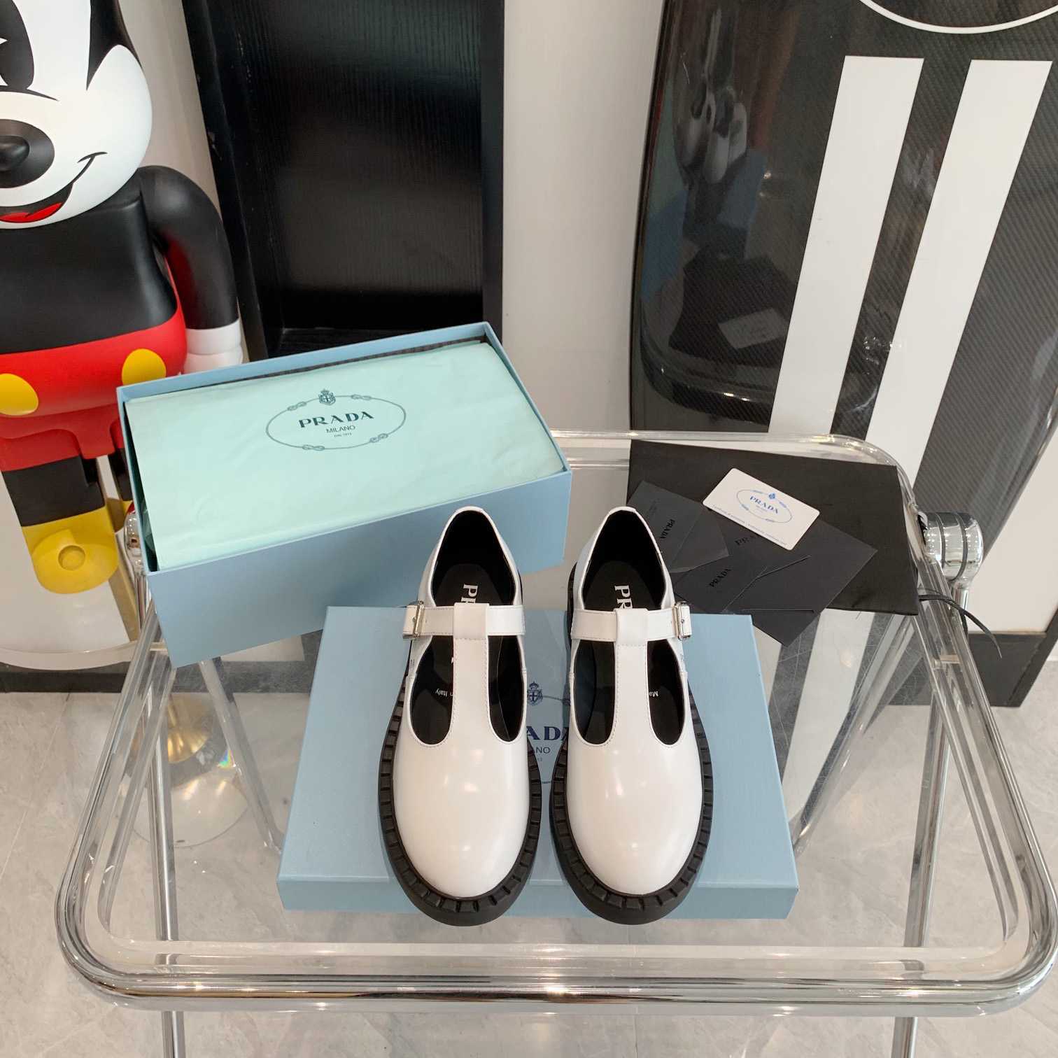 Prada Mary Jane-Schuhe mit T-Riemen aus gebürstetem Leder - EUR FASHION