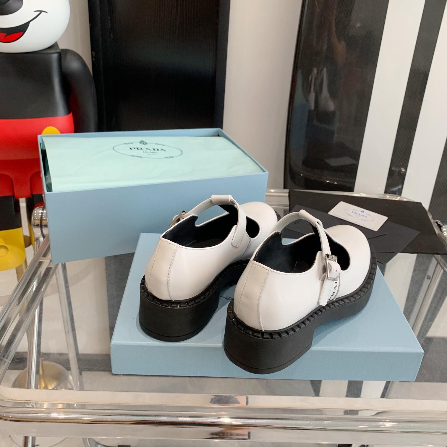 Prada Mary Jane-Schuhe mit T-Riemen aus gebürstetem Leder - EUR FASHION