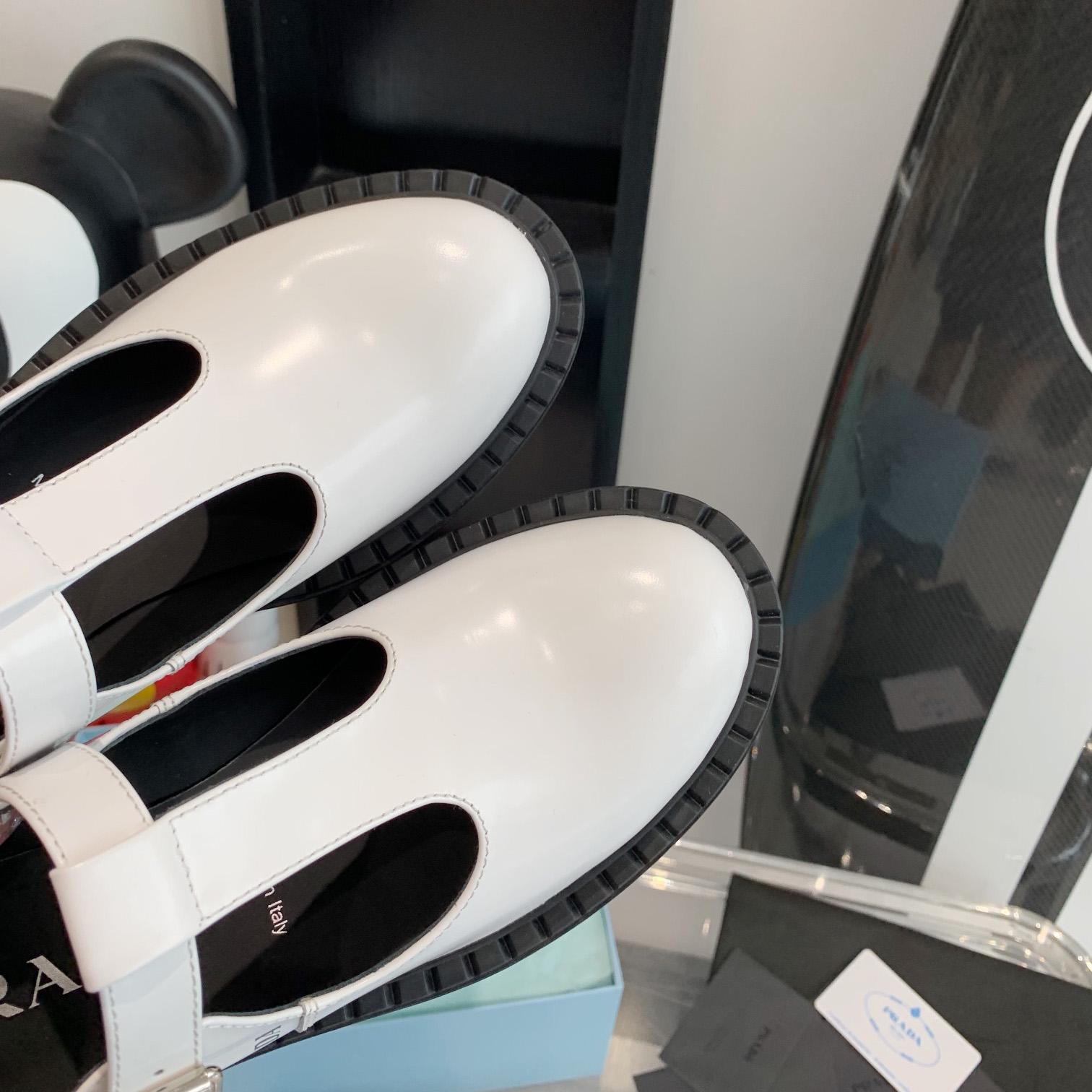Prada Mary Jane-Schuhe mit T-Riemen aus gebürstetem Leder - EUR FASHION