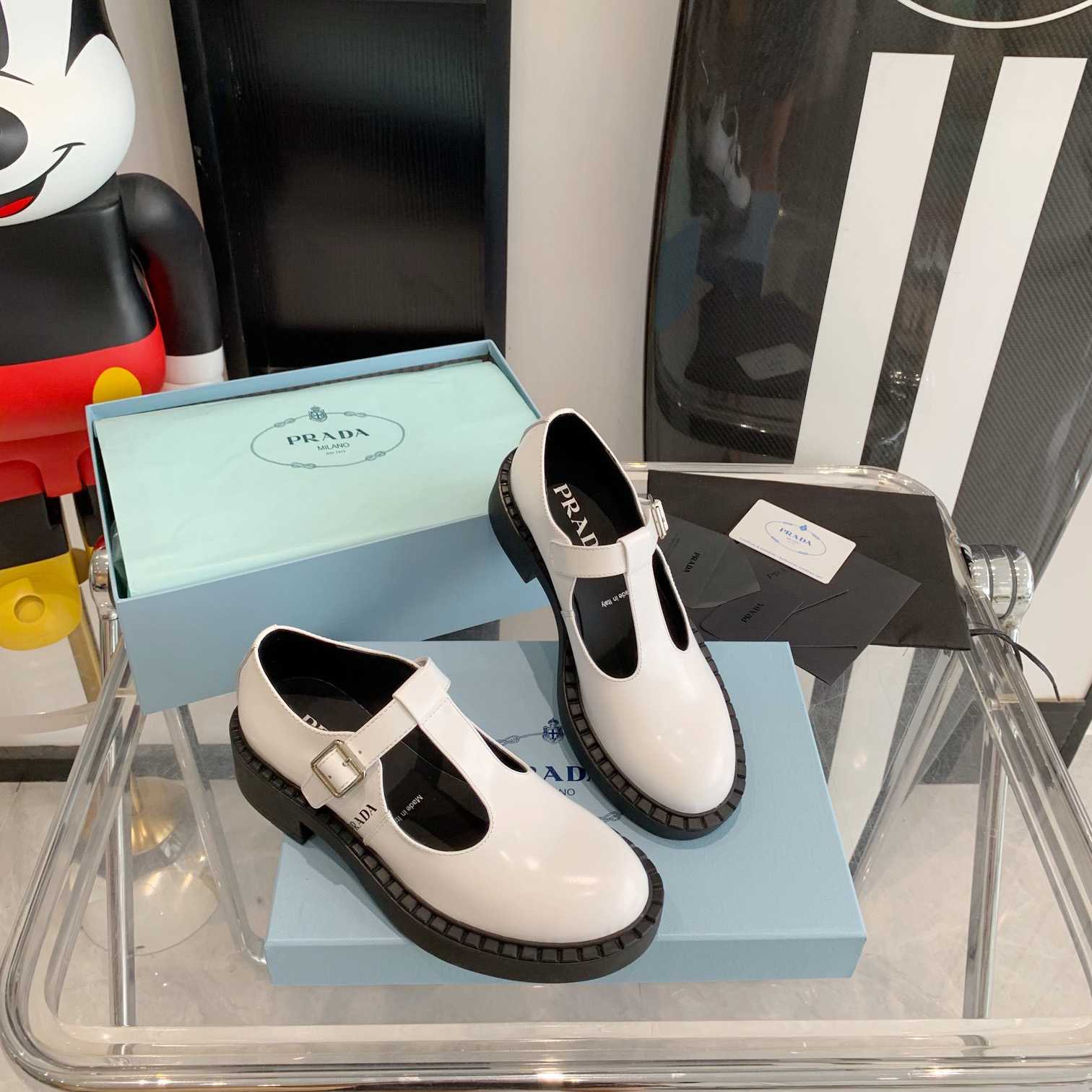 Prada Mary Jane-Schuhe mit T-Riemen aus gebürstetem Leder - EUR FASHION