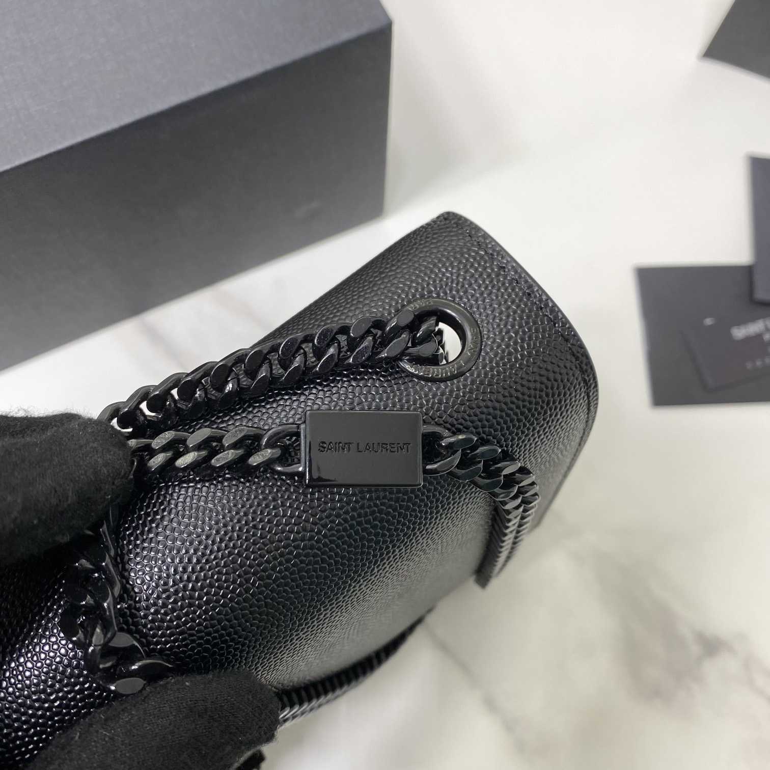Saint Laurent Kate Mittelgroße Kettentasche aus Leder mit Grain-de-Poudre-Prägung - EUR FASHION