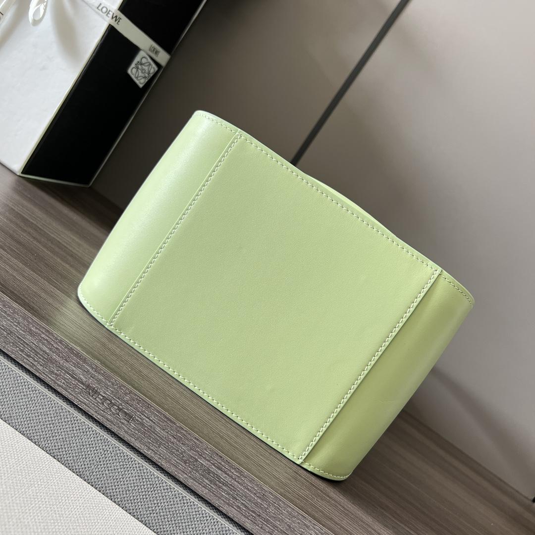 Loewe Compact Hängematte aus satiniertem Kalbsleder - EUR FASHION