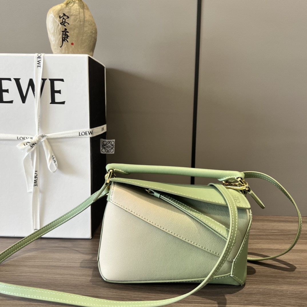 Loewe Mini Puzzle Edge Tasche aus degradiertem Nappa-Kalbsleder - EUR FASHION