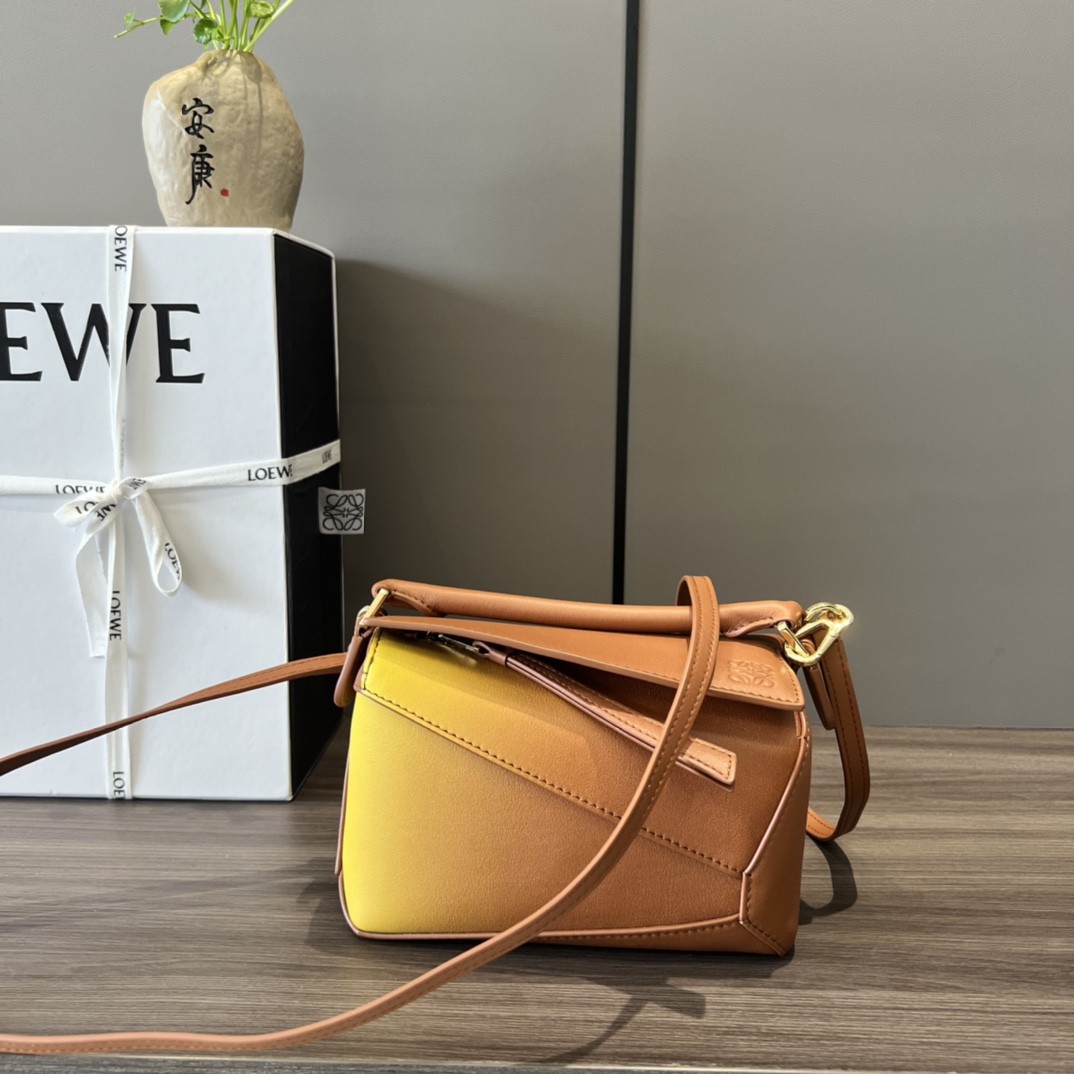 Loewe Mini Puzzle Edge Tasche aus degradiertem Nappa-Kalbsleder - EUR FASHION