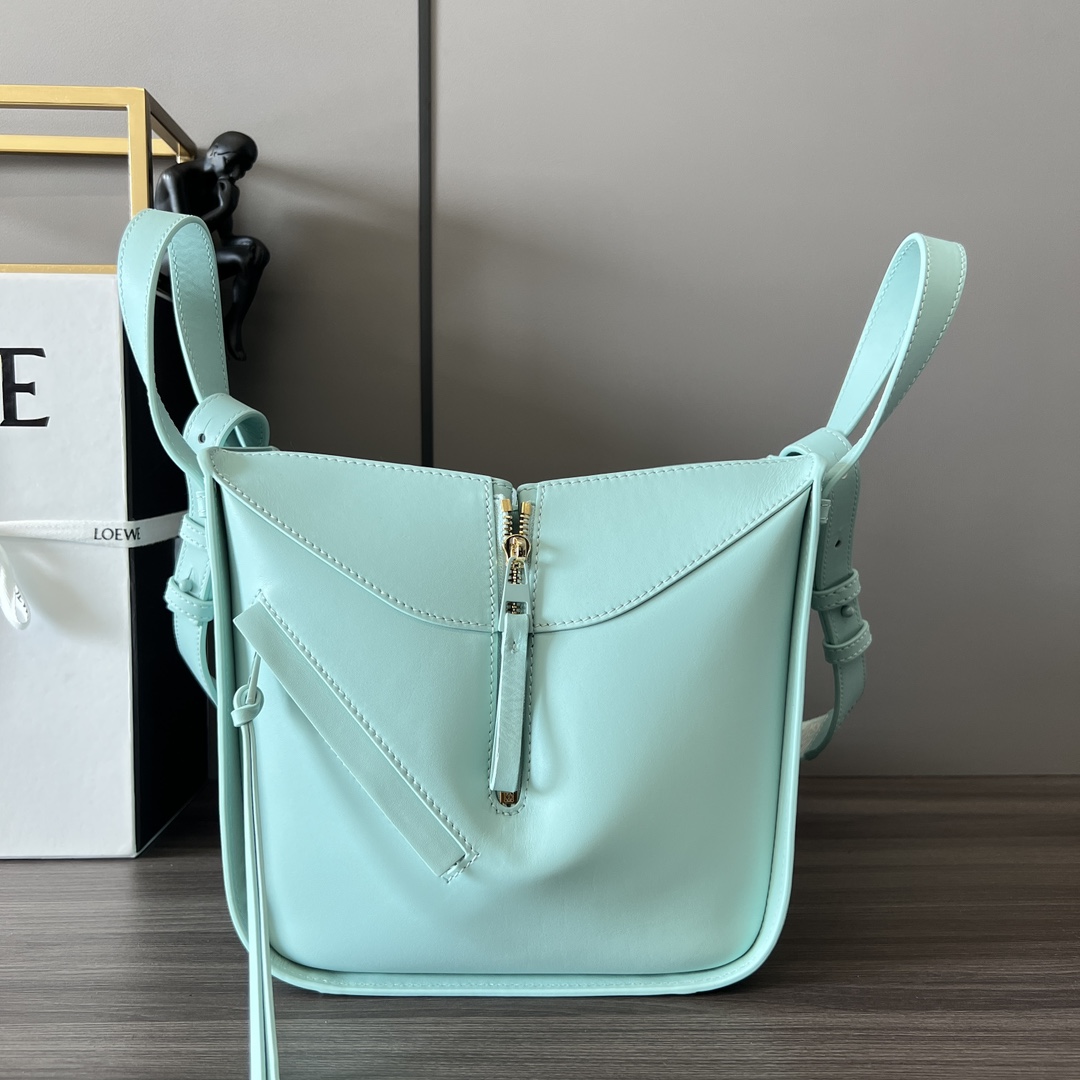 Loewe Compact Hängematte aus satiniertem Kalbsleder - EUR FASHION
