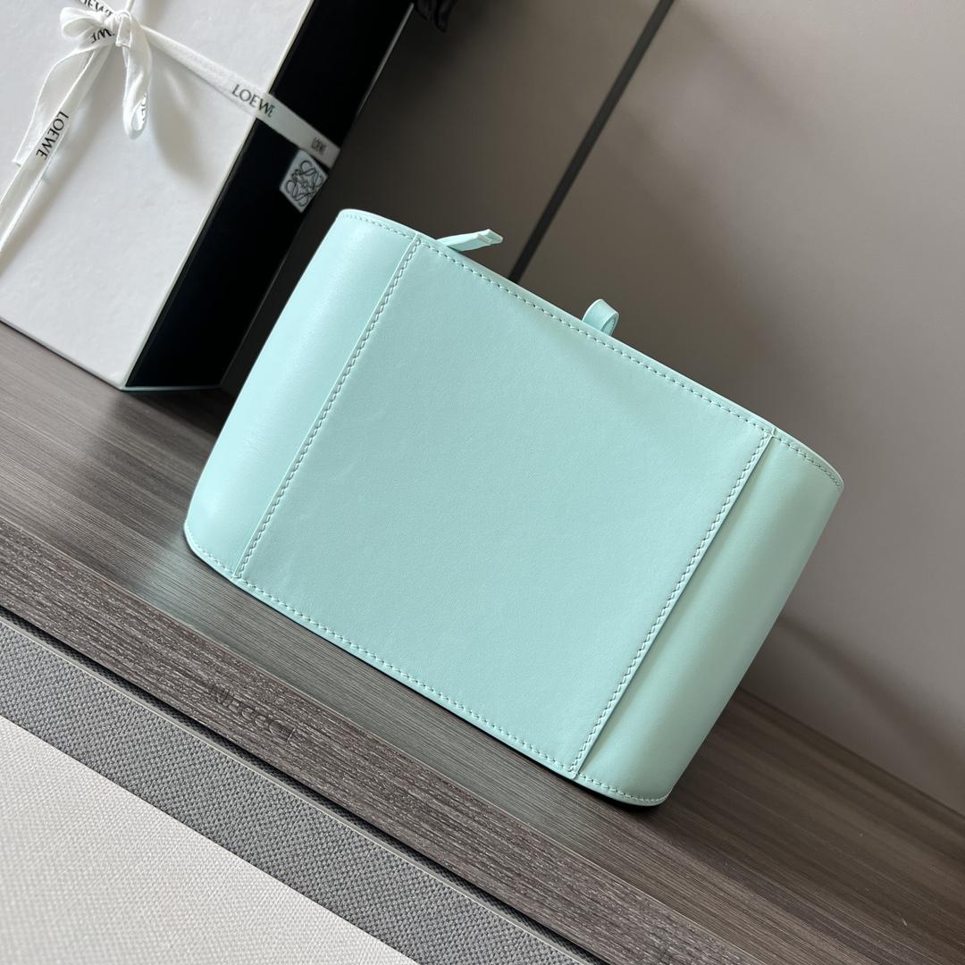 Loewe Compact Hängematte aus satiniertem Kalbsleder - EUR FASHION