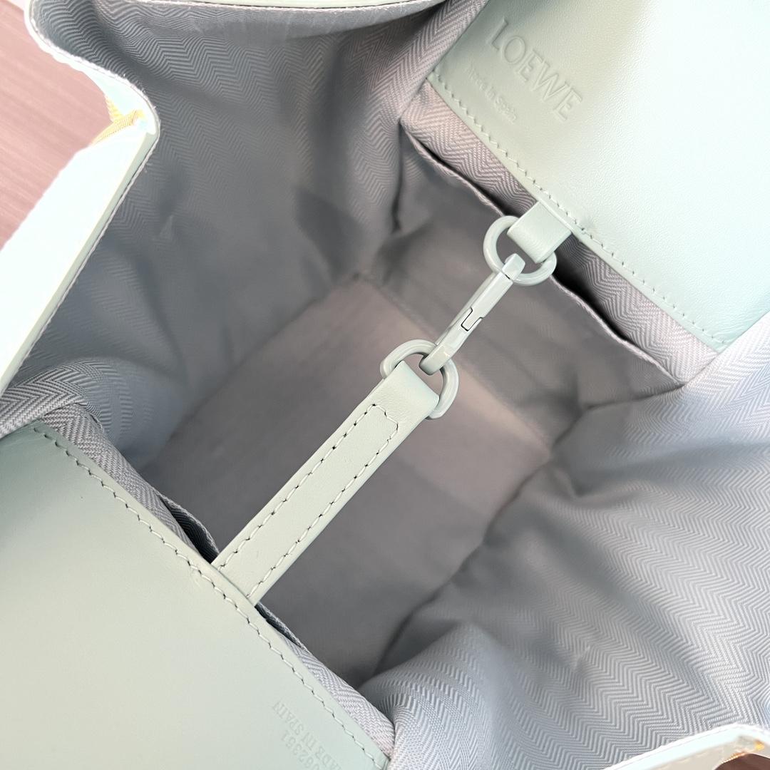 Loewe Compact Hängematte aus satiniertem Kalbsleder - EUR FASHION