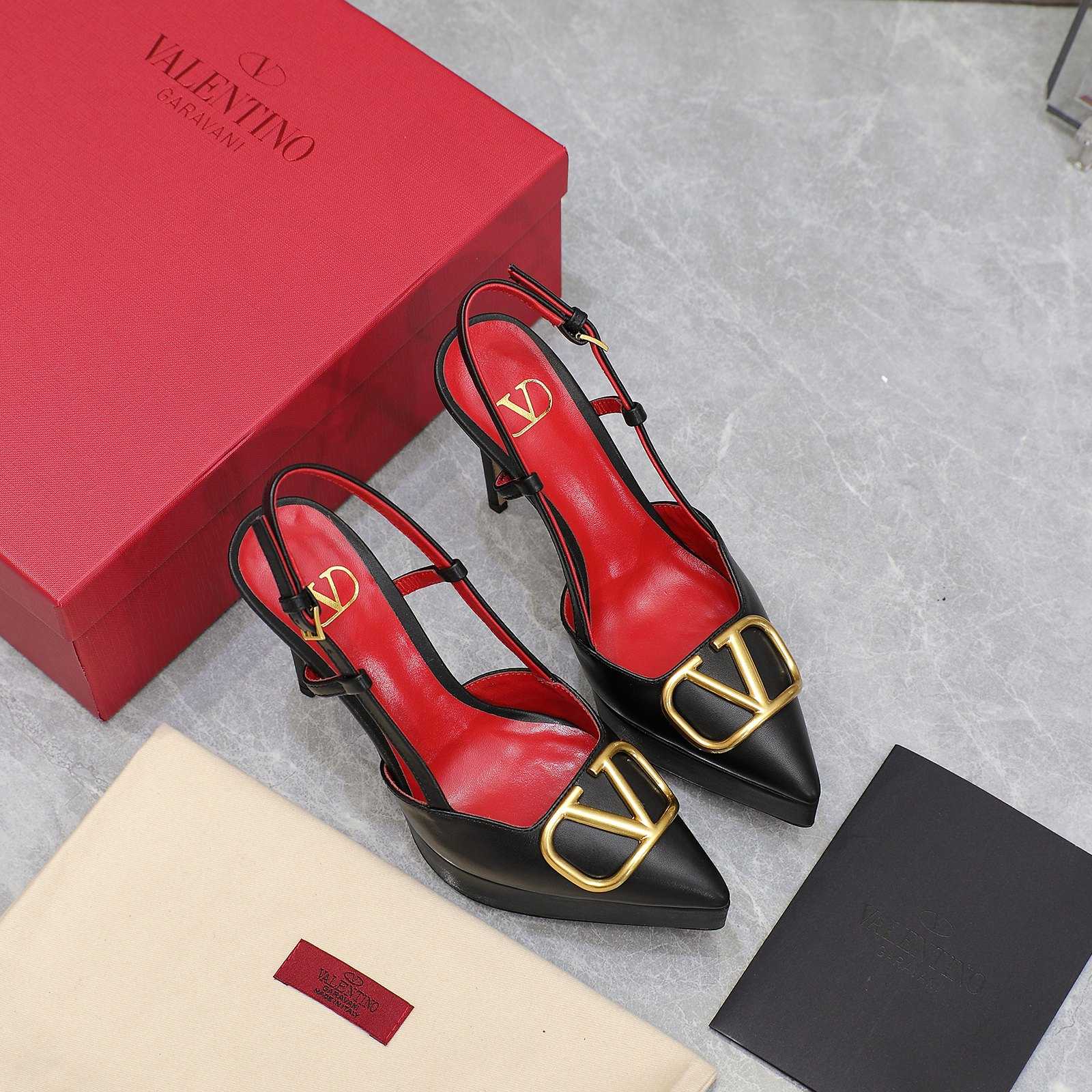 Valenti VLogo Signature Slingback-Plateaupumps aus Kalbsleder - EUR FASHION