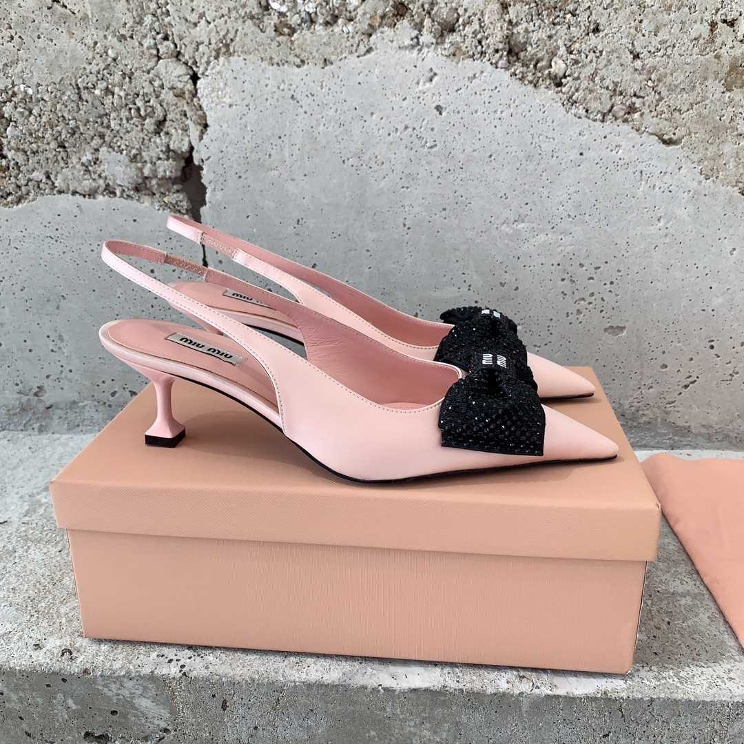 Miu Miu Slingback-Pumps aus Satin - EUR FASHION